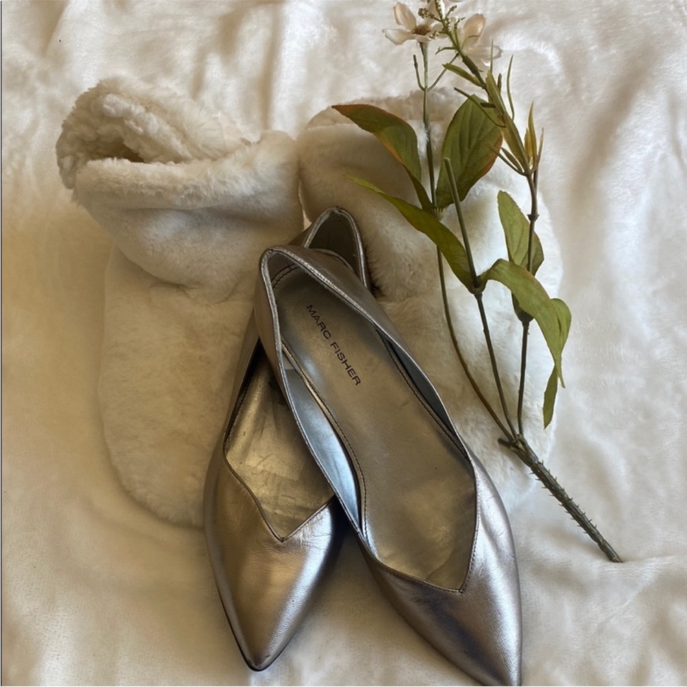 MARC FISHER Silver Women's Shoes. Size 6